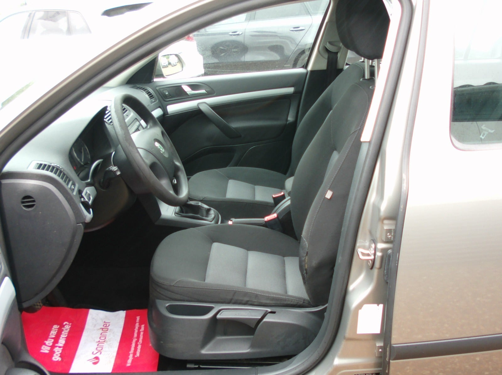 Beige Skoda Octavia fra 2009