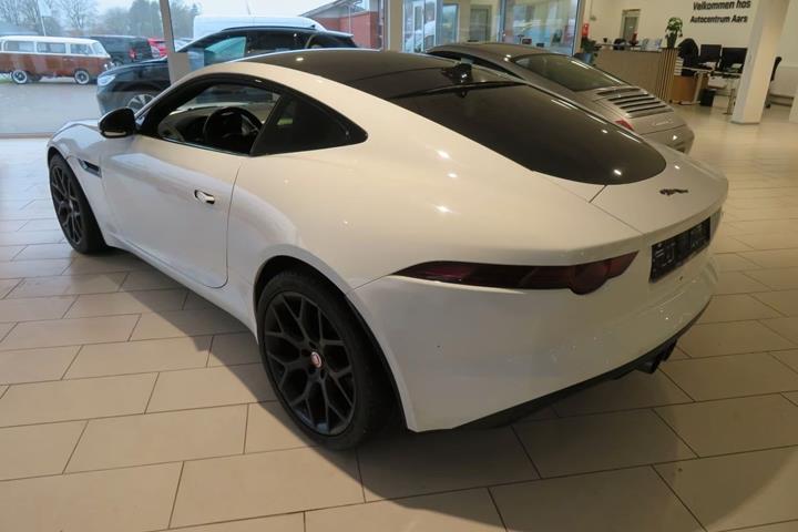 Hvid Jaguar F-Type fra 2014
