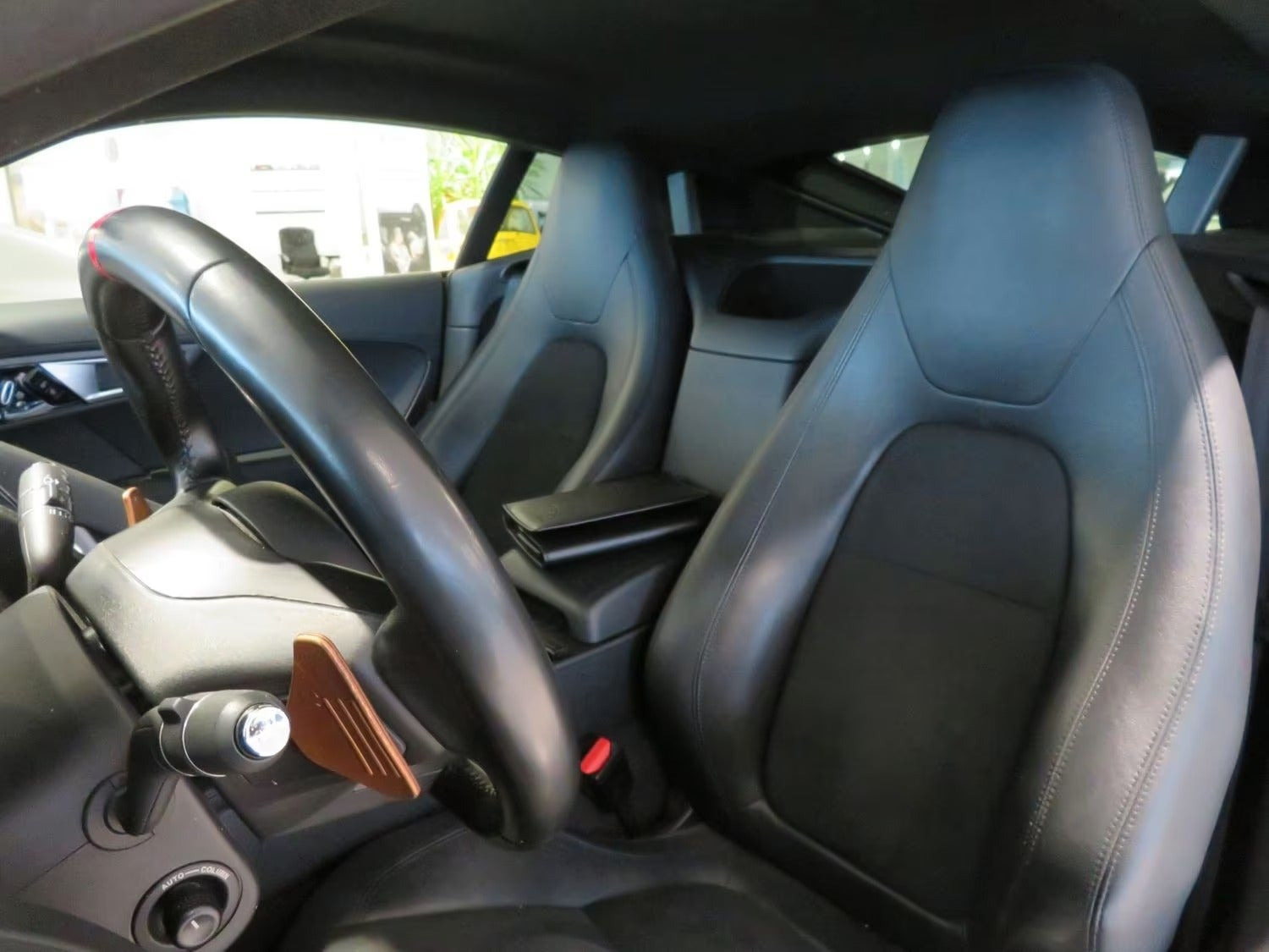 Hvid Jaguar F-Type fra 2014