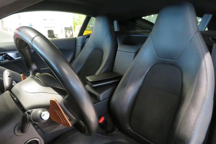 Hvid Jaguar F-Type fra 2014