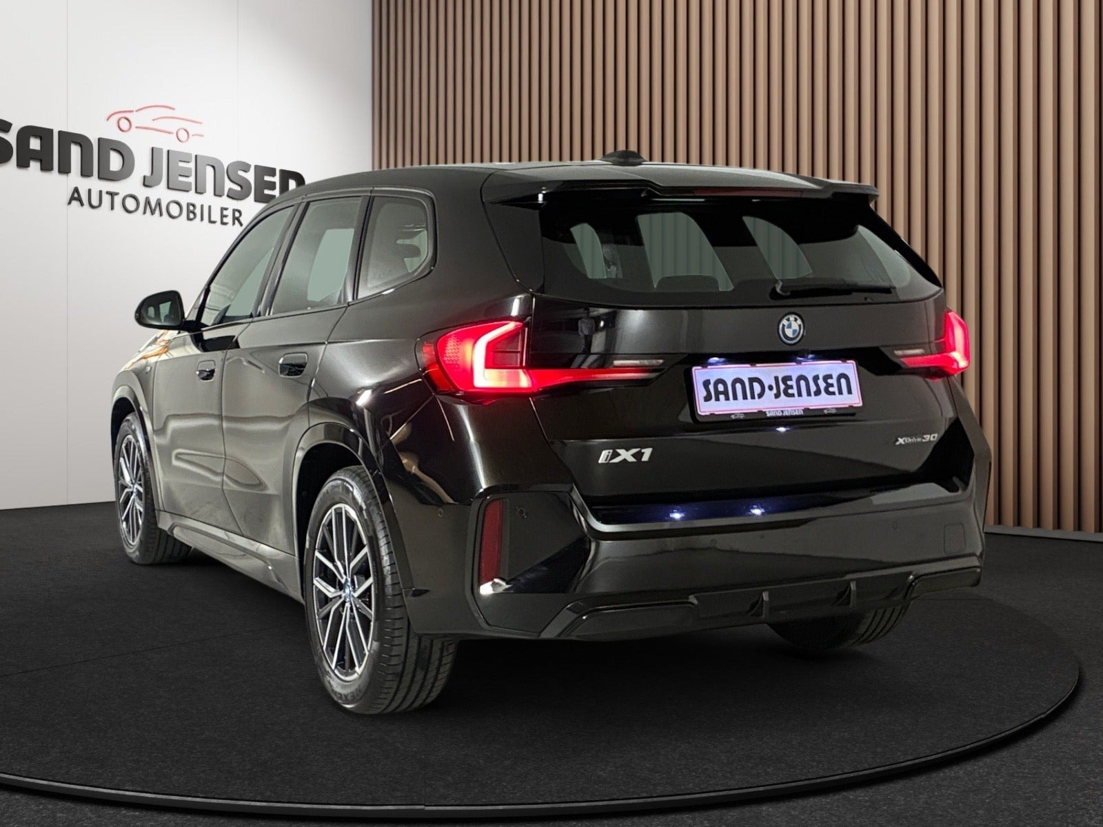 Sort BMW iX1 fra 2024