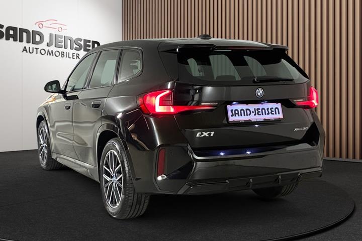 Sort BMW iX1 fra 2024