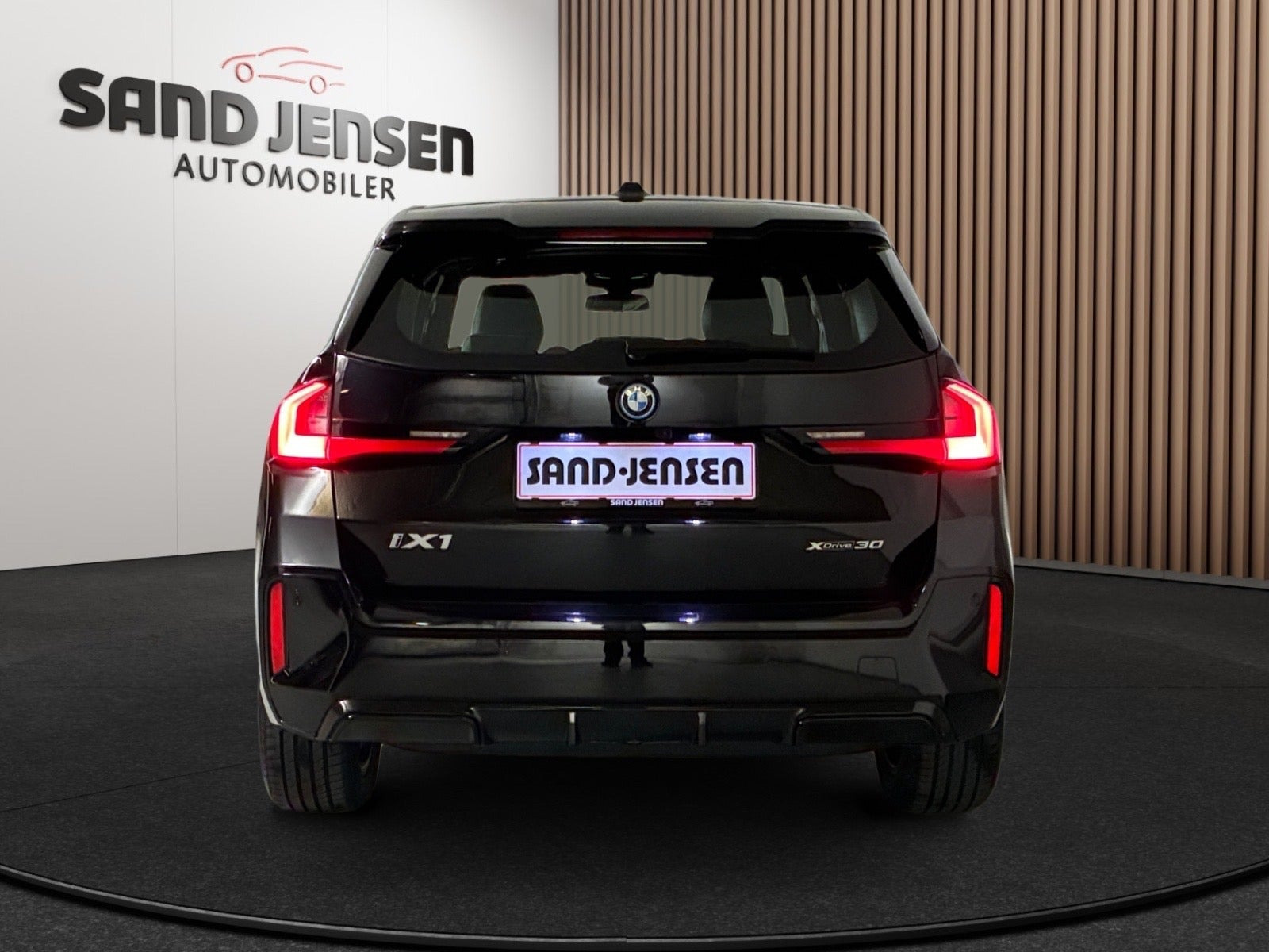 Sort BMW iX1 fra 2024