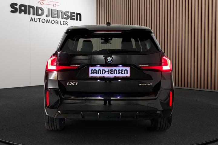 Sort BMW iX1 fra 2024