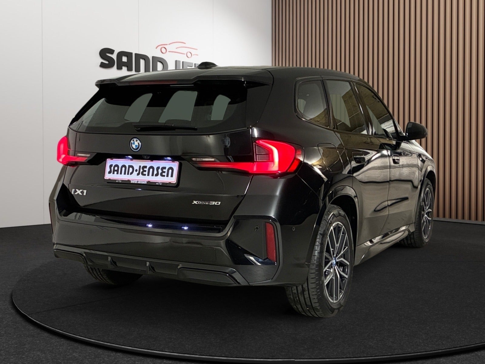 Sort BMW iX1 fra 2024