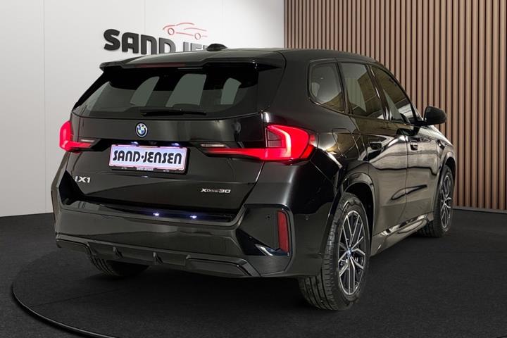 Sort BMW iX1 fra 2024