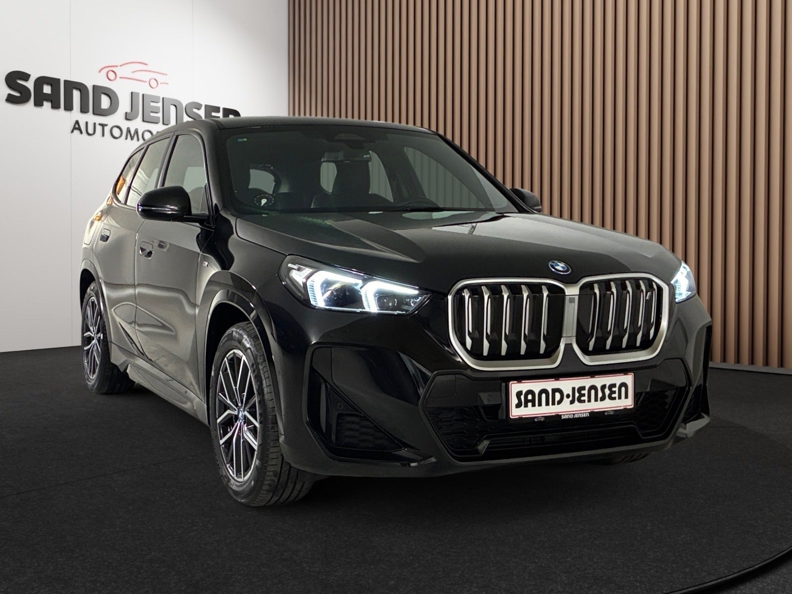 Sort BMW iX1 fra 2024