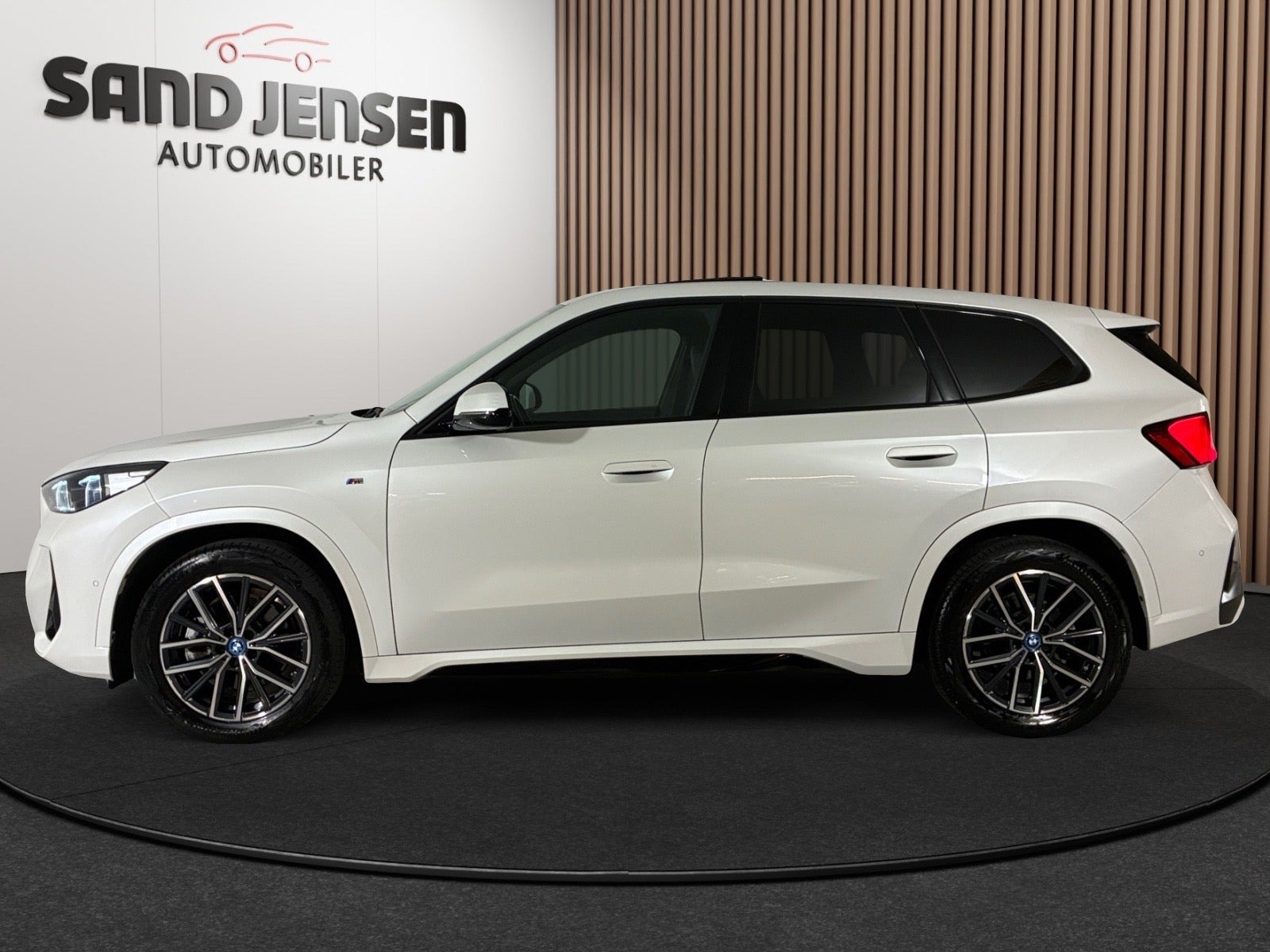 Hvid BMW iX1 fra 2023