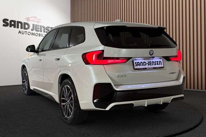 Hvid BMW iX1 fra 2023
