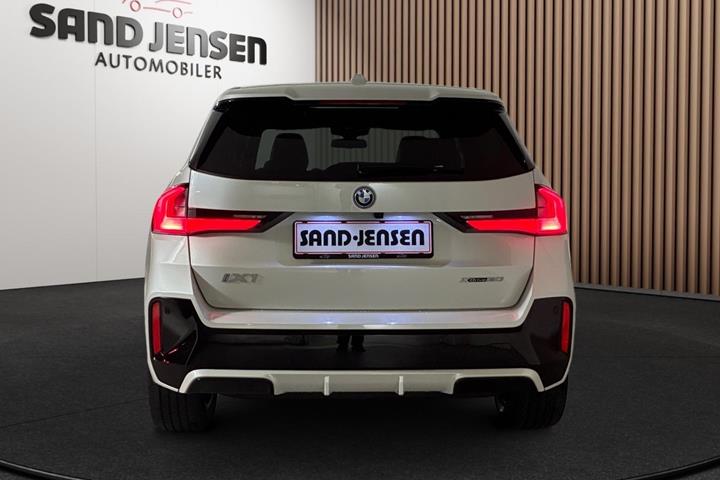 Hvid BMW iX1 fra 2023