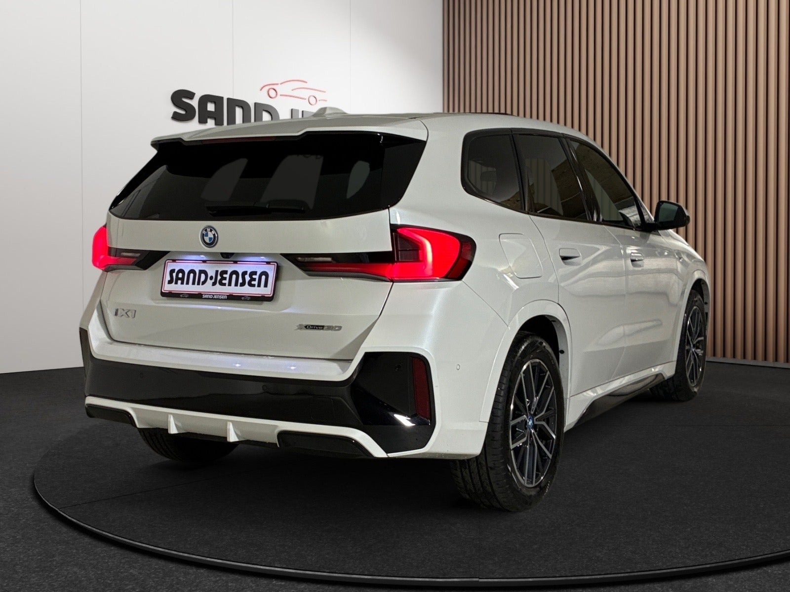 Hvid BMW iX1 fra 2023