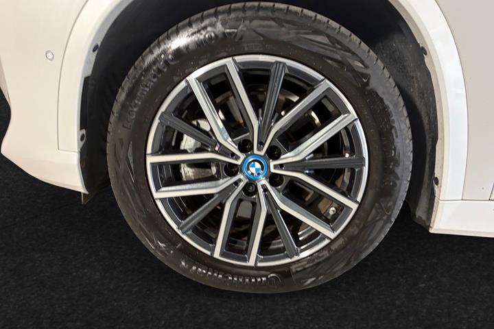 Hvid BMW iX1 fra 2023