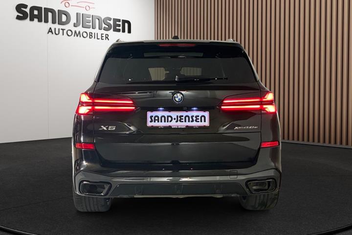 Sort BMW X5 fra 2024