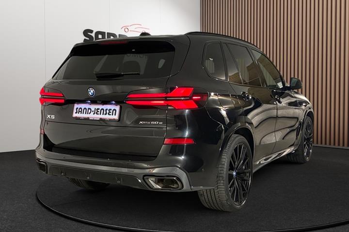 Sort BMW X5 fra 2024