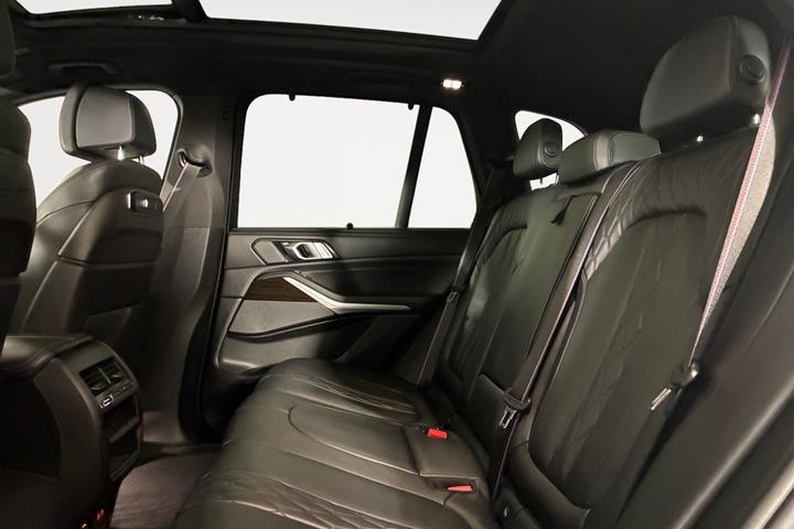 Sort BMW X5 fra 2024
