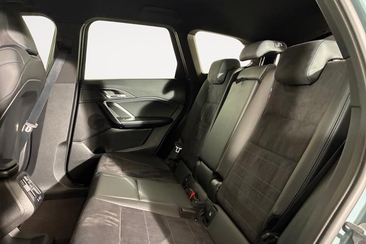 Grøn BMW iX1 fra 2025