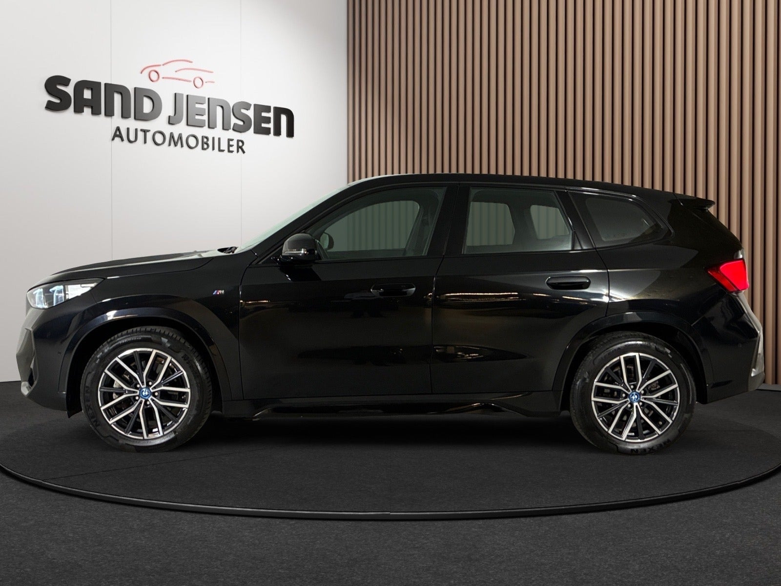 Sort BMW iX1 fra 2024