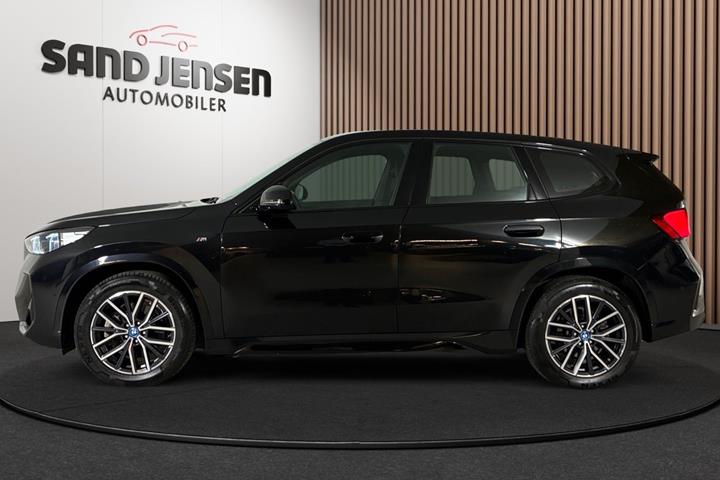 Sort BMW iX1 fra 2024