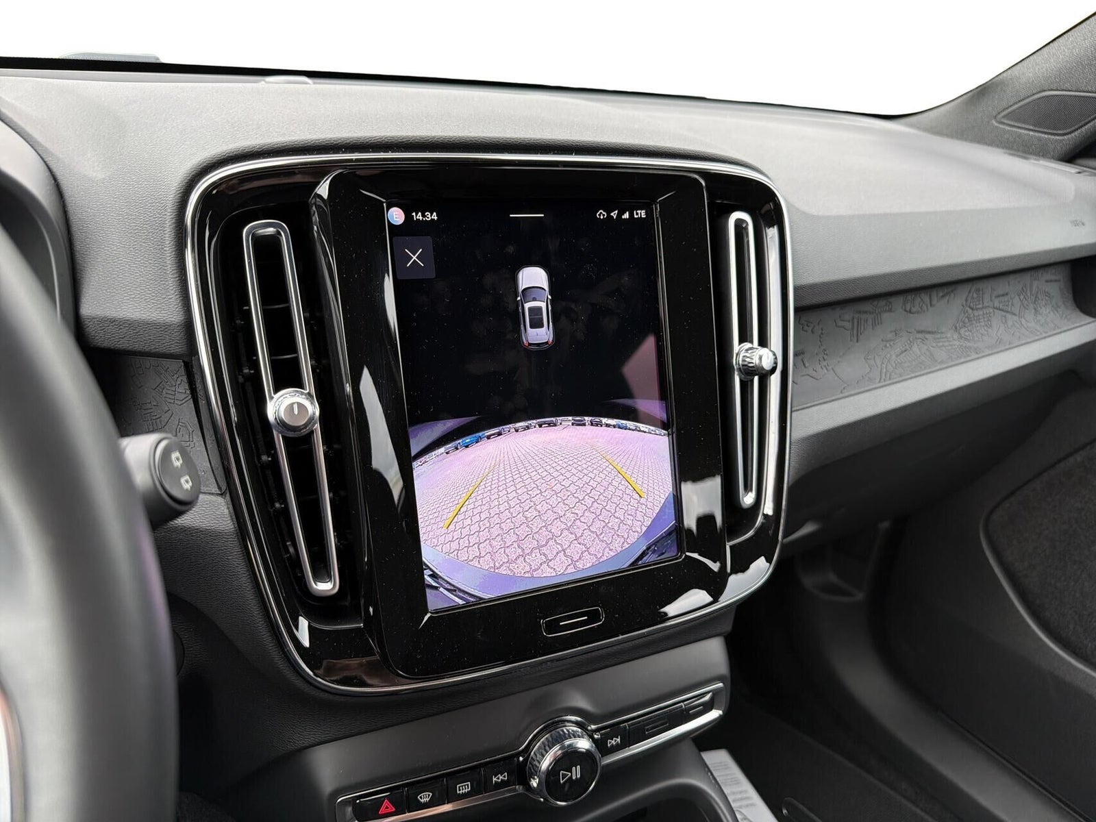 Sort Volvo XC40 fra 2023