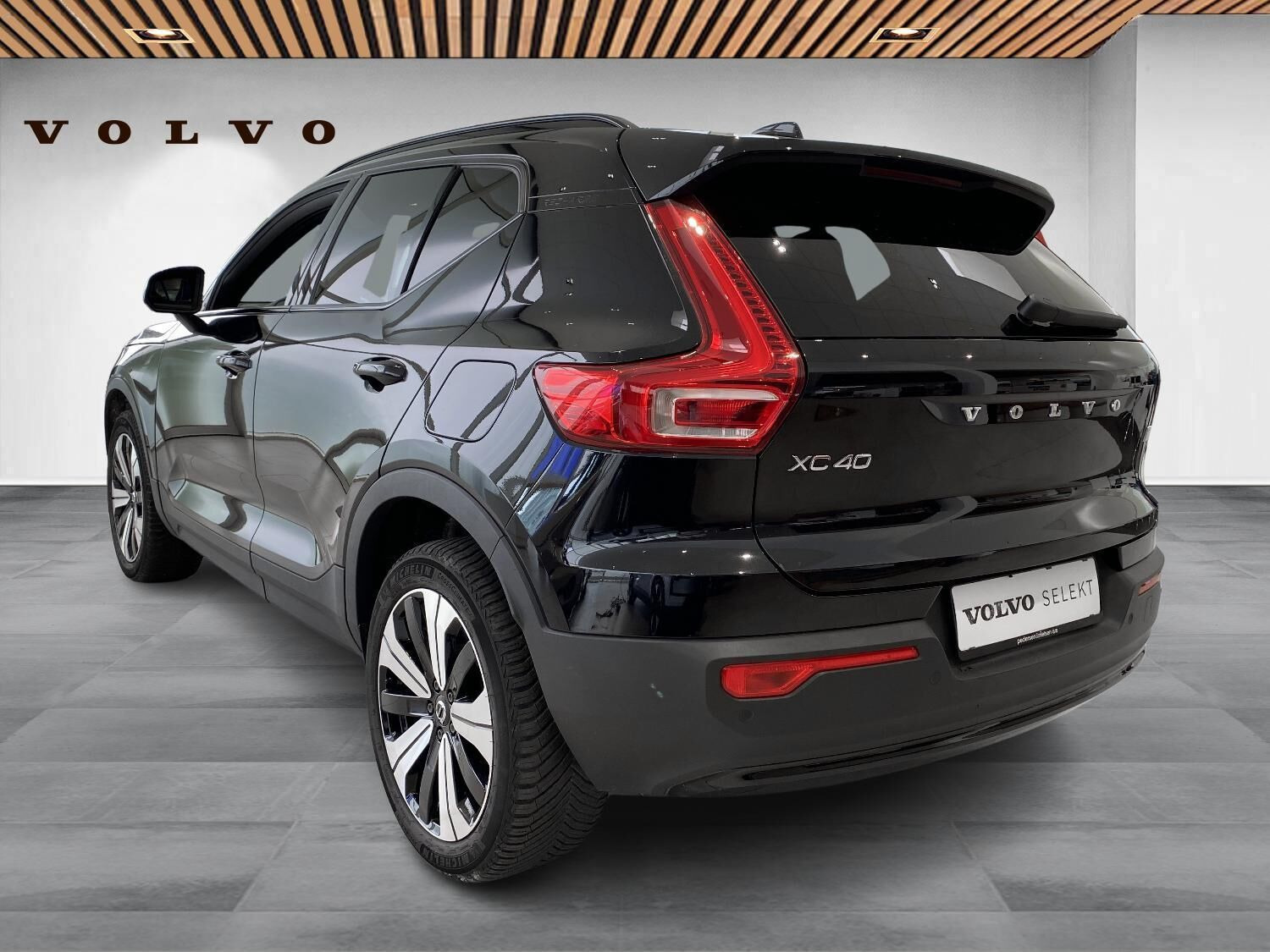 Sort Volvo XC40 fra 2023