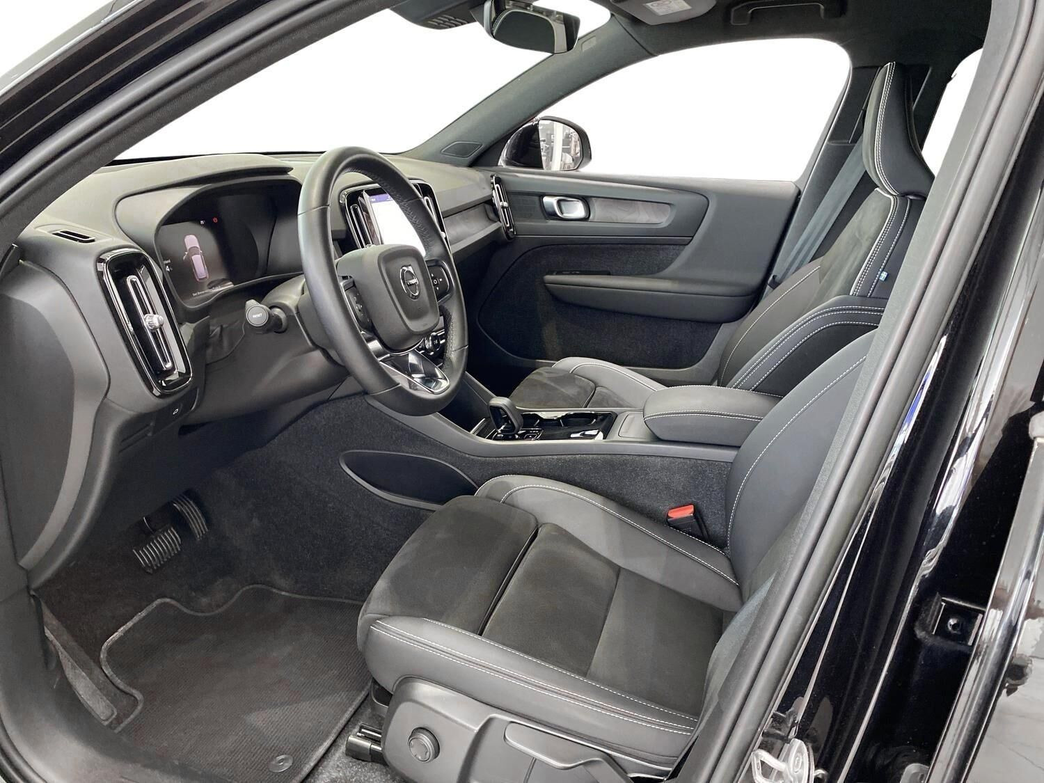 Sort Volvo XC40 fra 2023