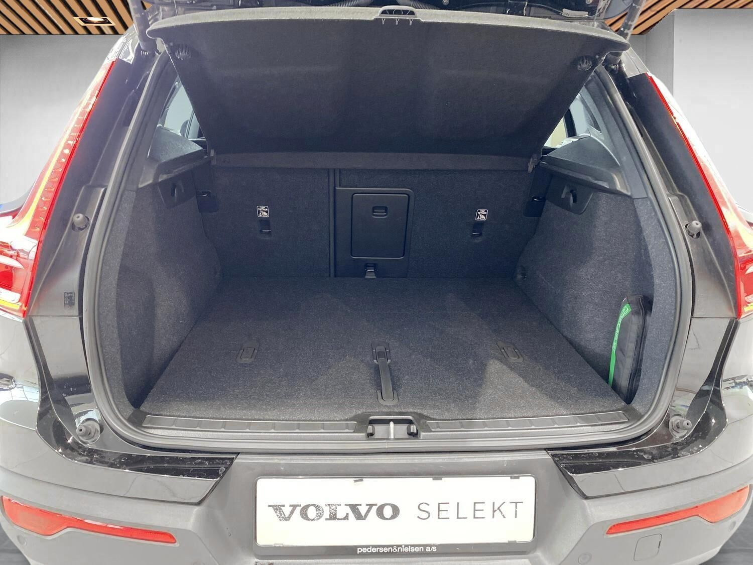 Sort Volvo XC40 fra 2023