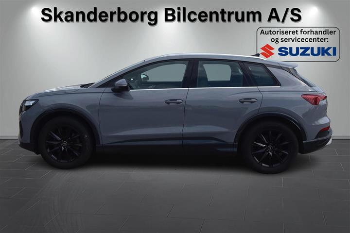 Grå Audi Q4 fra 2023