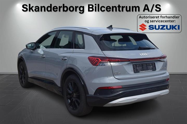 Grå Audi Q4 fra 2023