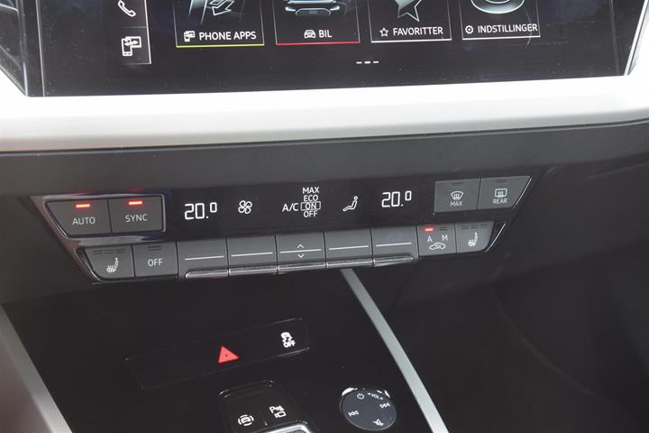 Grå Audi Q4 fra 2023