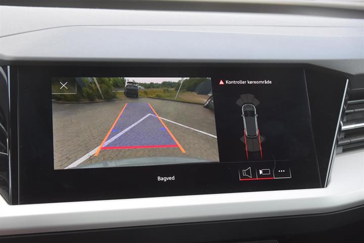 Grå Audi Q4 fra 2023