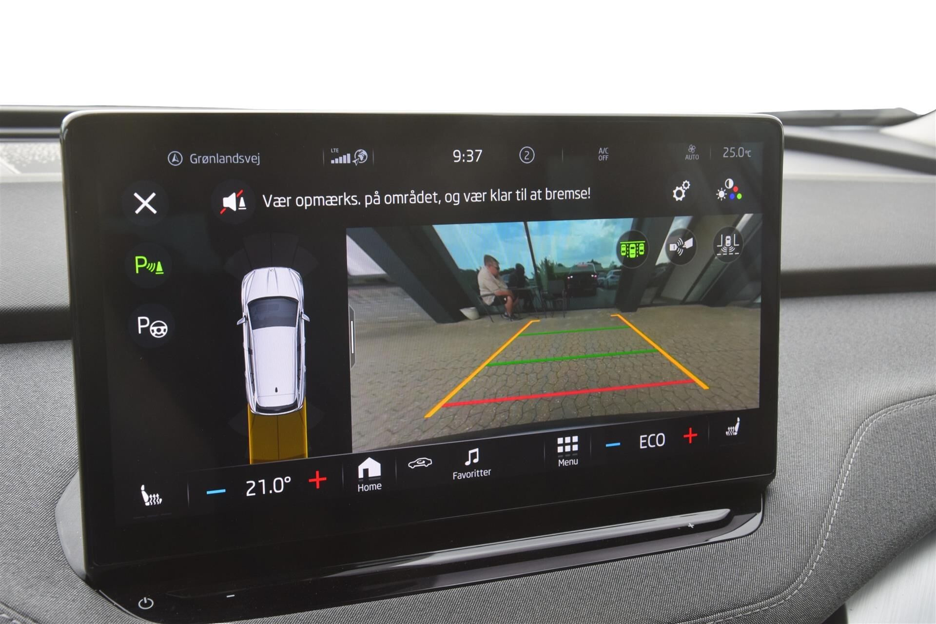 Grå Skoda Enyaq fra 2023