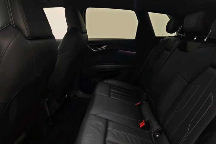 Grå Audi Q4 fra 2022