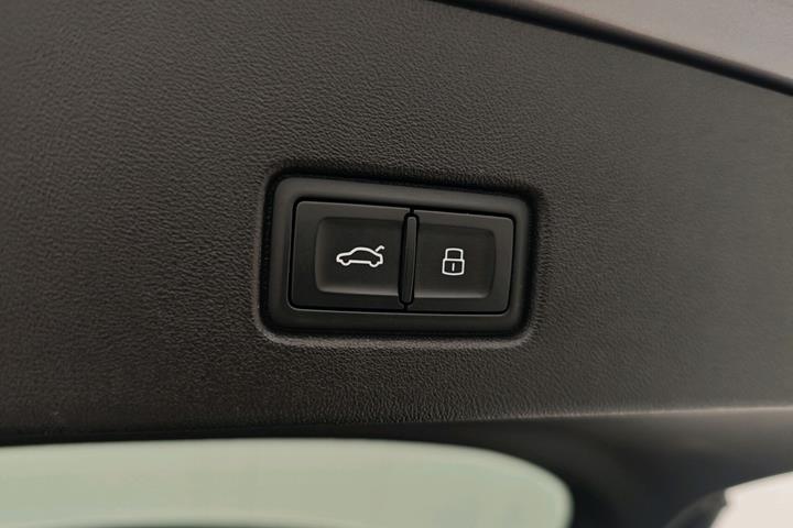 Grå Audi Q4 fra 2022