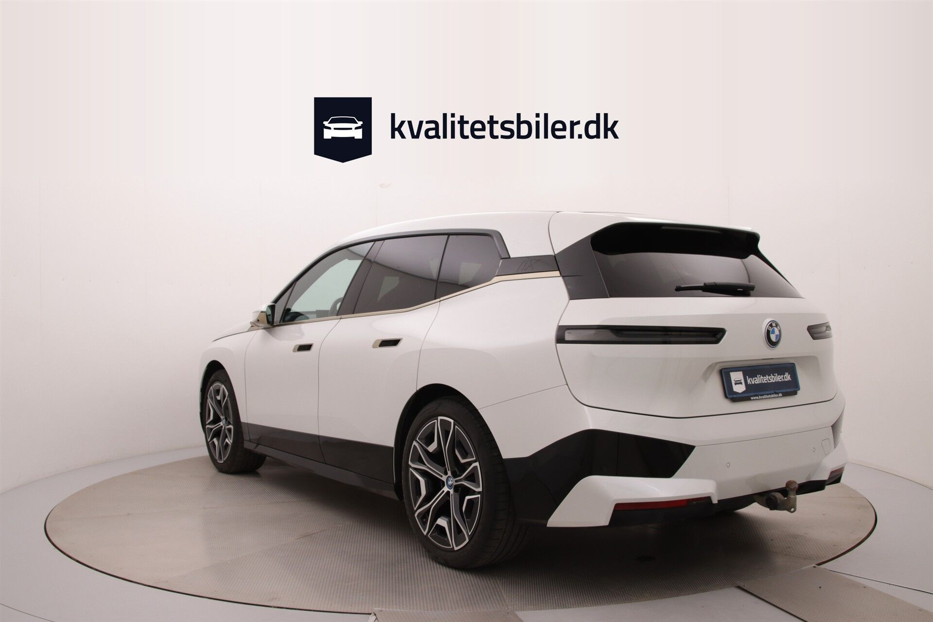 Hvid BMW iX fra 2022