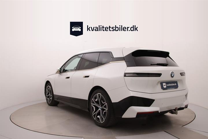 Hvid BMW iX fra 2022