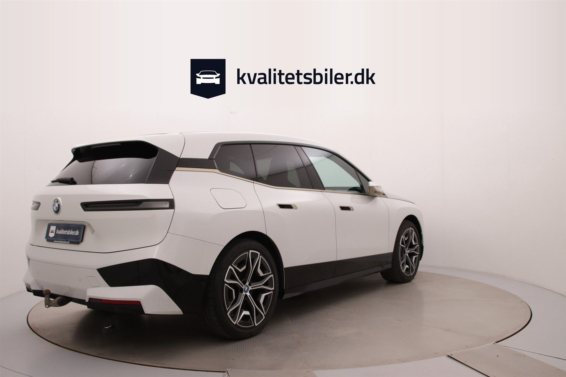 Hvid BMW iX fra 2022