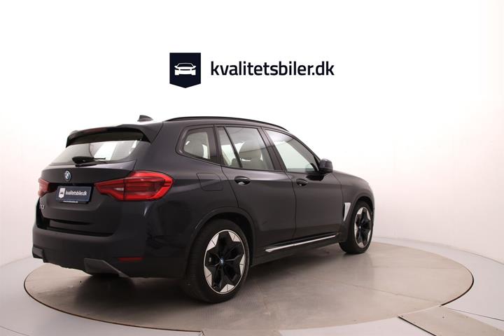 Sort BMW iX3 fra 2021