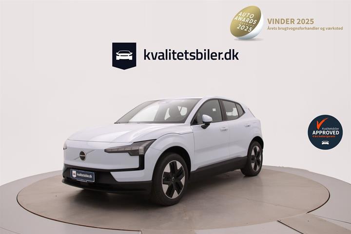 Blå Volvo EX30 fra 2024 set udefra