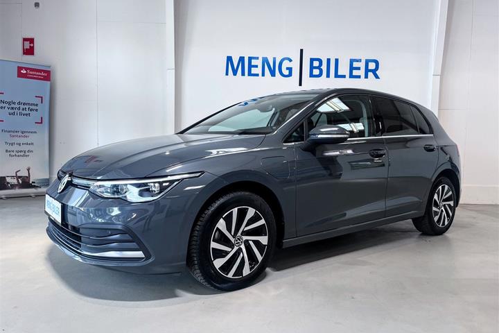 Grå VW Golf fra 2020