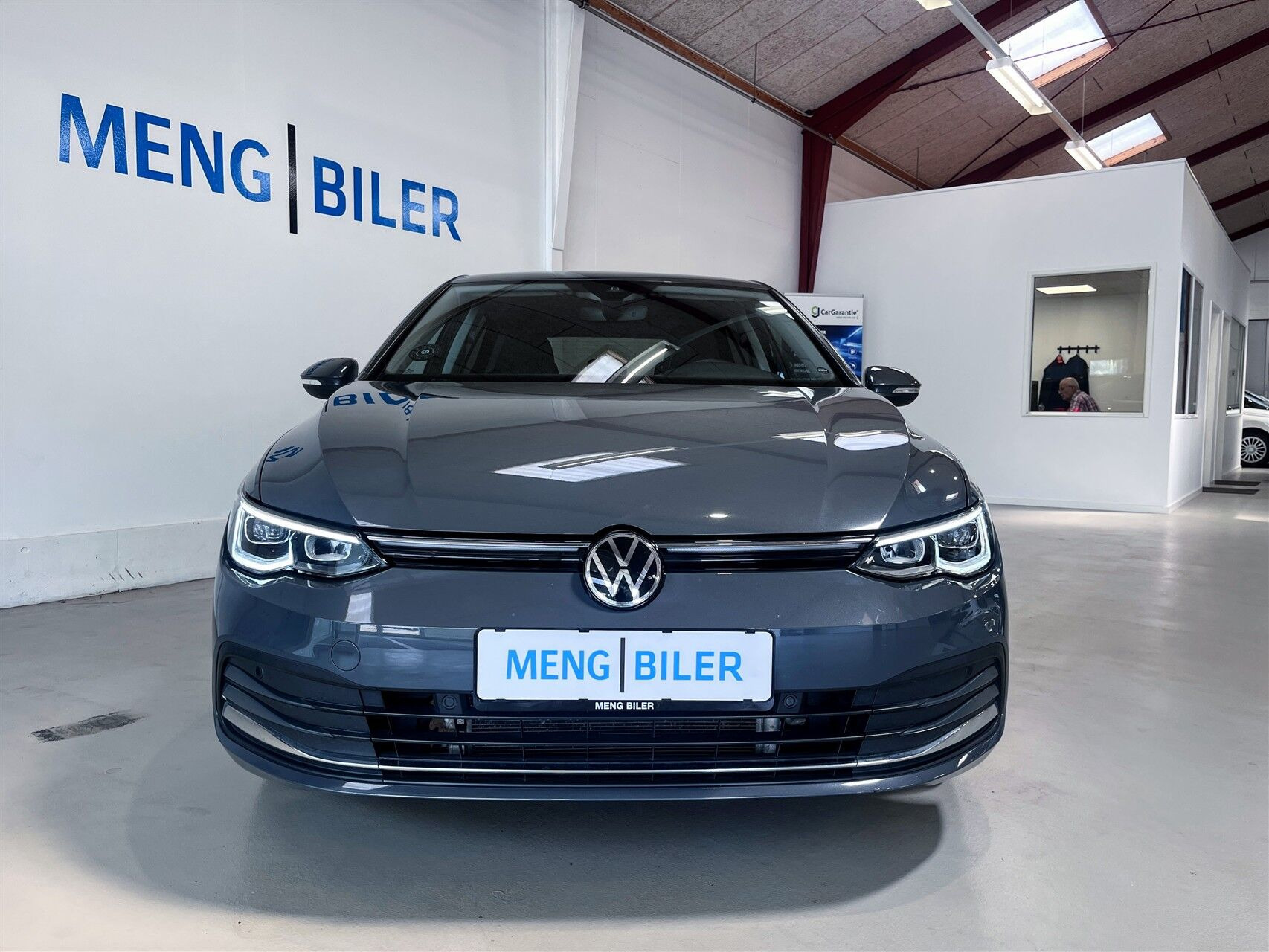 Grå VW Golf fra 2020