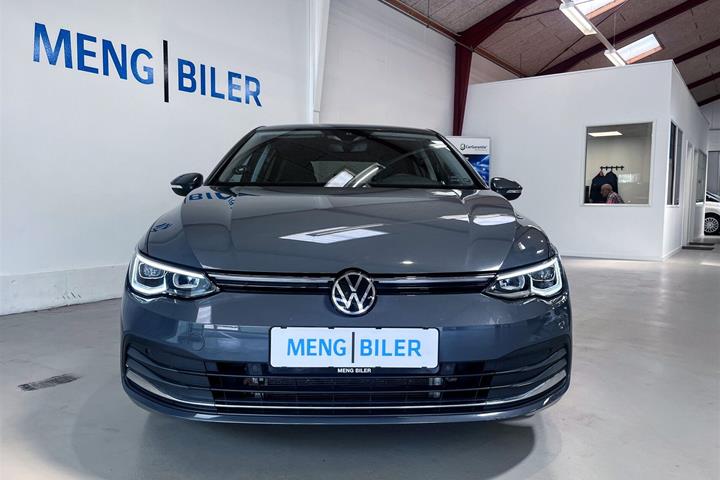 Grå VW Golf fra 2020
