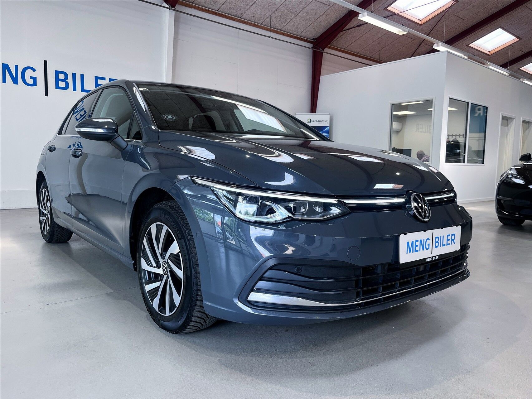 Grå VW Golf fra 2020