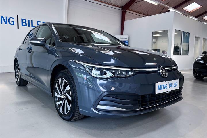 Grå VW Golf fra 2020