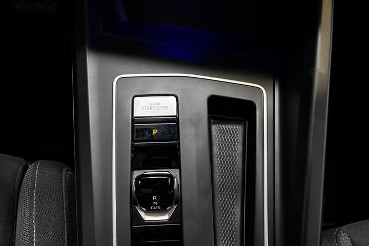 Grå VW Golf fra 2020