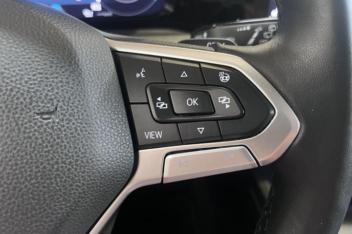 Grå VW Golf fra 2020
