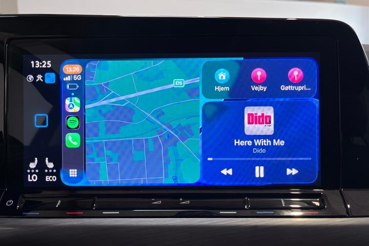 Grå VW Golf fra 2020