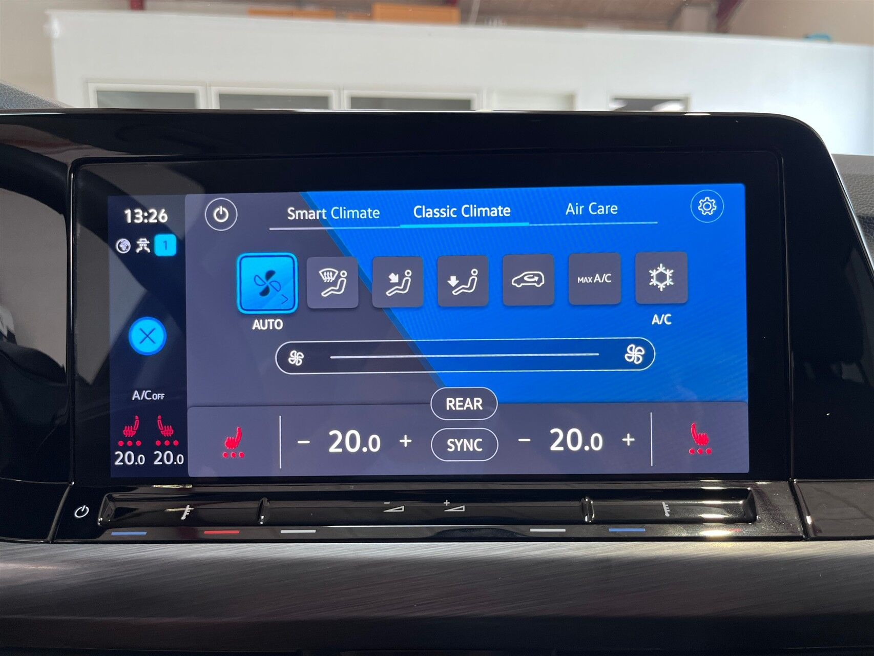 Grå VW Golf fra 2020
