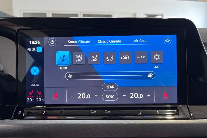 Grå VW Golf fra 2020