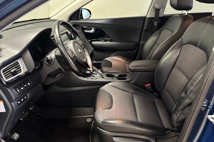 Blå Kia Niro fra 2018