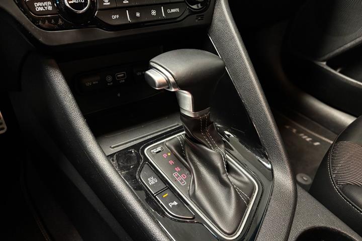Blå Kia Niro fra 2018